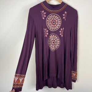 Double D Ranch Stretch Knit Long Sleeve Embroidered Medallion Top Size Medium